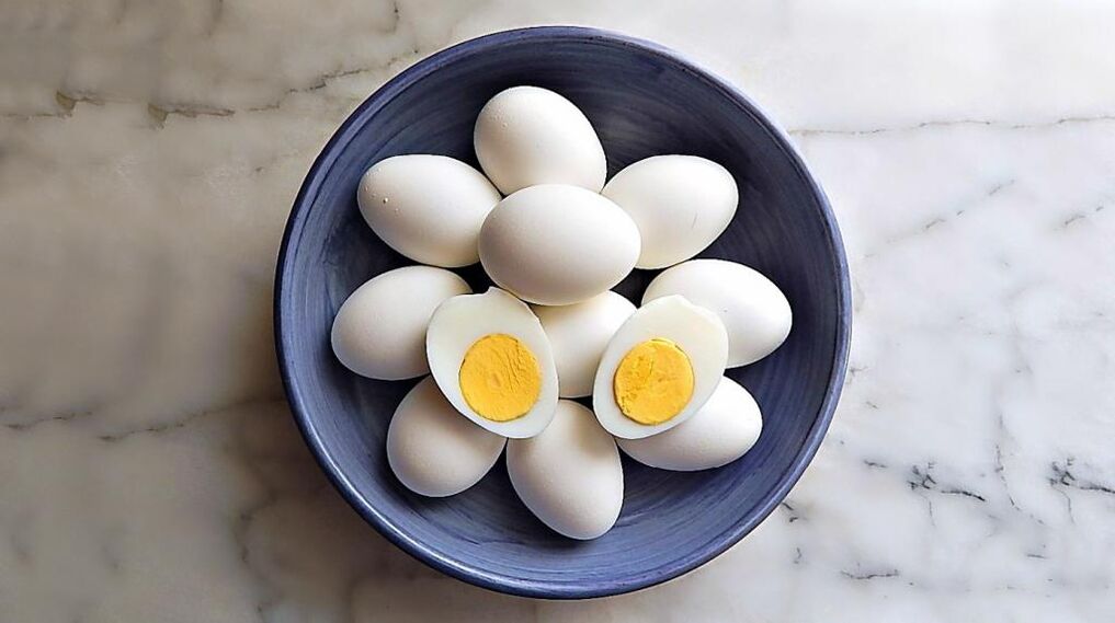 Tavuk yumurtası kimyasal diyet diyetinde gerekli bir üründür