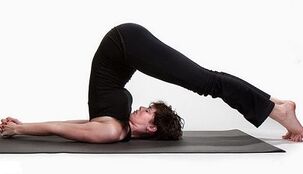 yoga göbek zayıflamak için pozlar